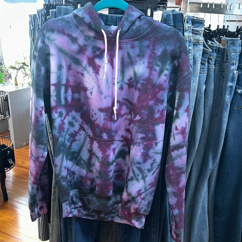 Unisex Gildan Heavy Blend Tie-Dye Hoodie in Purple and Navy Blue